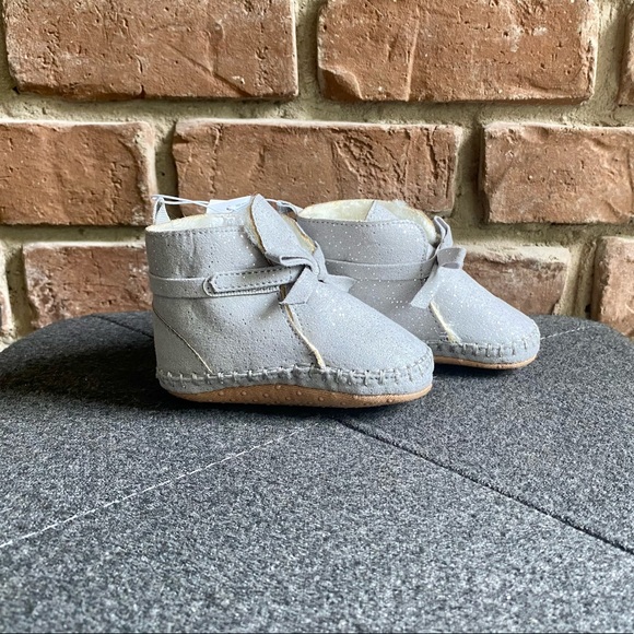 6-12M NWT Old Navy Faux Suede Grey Booties - Picture 4 of 9